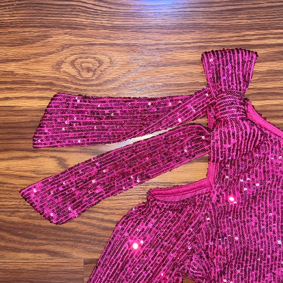 NWT CeCe™ Sequin One Shoulder Top with Big Bow - Picture 4 of 11